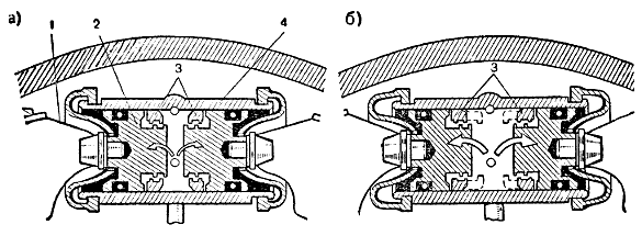 Рис. 106. Схема устройства для автоматической регулировки зазора между тормозным барабаном и наклад