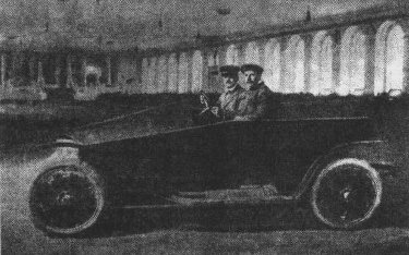 Немецкий гонщик Вилли Пеге на автомобиле "Мерседес" (4 цилиндра, 4514 см3, 120 л.с., 978 кг, 120 км