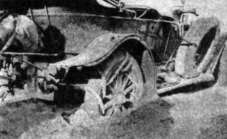 На отдельных участках ралли 1911 года машины по оси зарывались в песок. Это было и под Харьковом и 