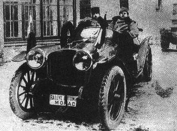 Члены Императорского Российского автомобильного общества Андрей Платоноеич Нагель (в высокой шапке)