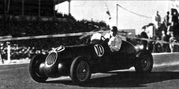 Один из двух «Бимоторе» в 1937 году был продан в Англию, где П. Эйткен снял с него задний двигатель