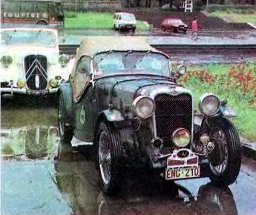 «Сингер-бруклендс» 1934 года. На заднем плане один из знаменитых «траксьон-аванов» — «Ситроен - 15»