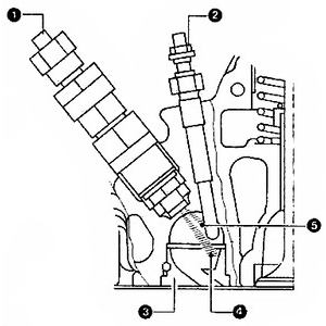 Поперечный разрез головки цилиндров с вихрекамерным смесеобразованием двигателя «Опель-Астра»: 1 — 