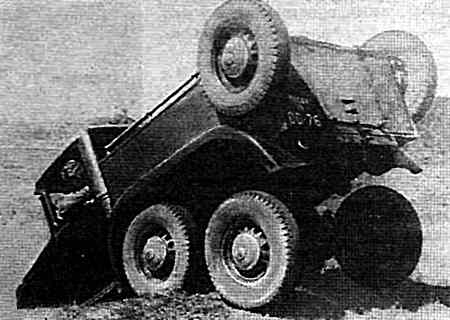 В. Грачев (за рулем) на испытаниях экспериментальной машины колесной формулы 6X4 в 1936 году. Автом